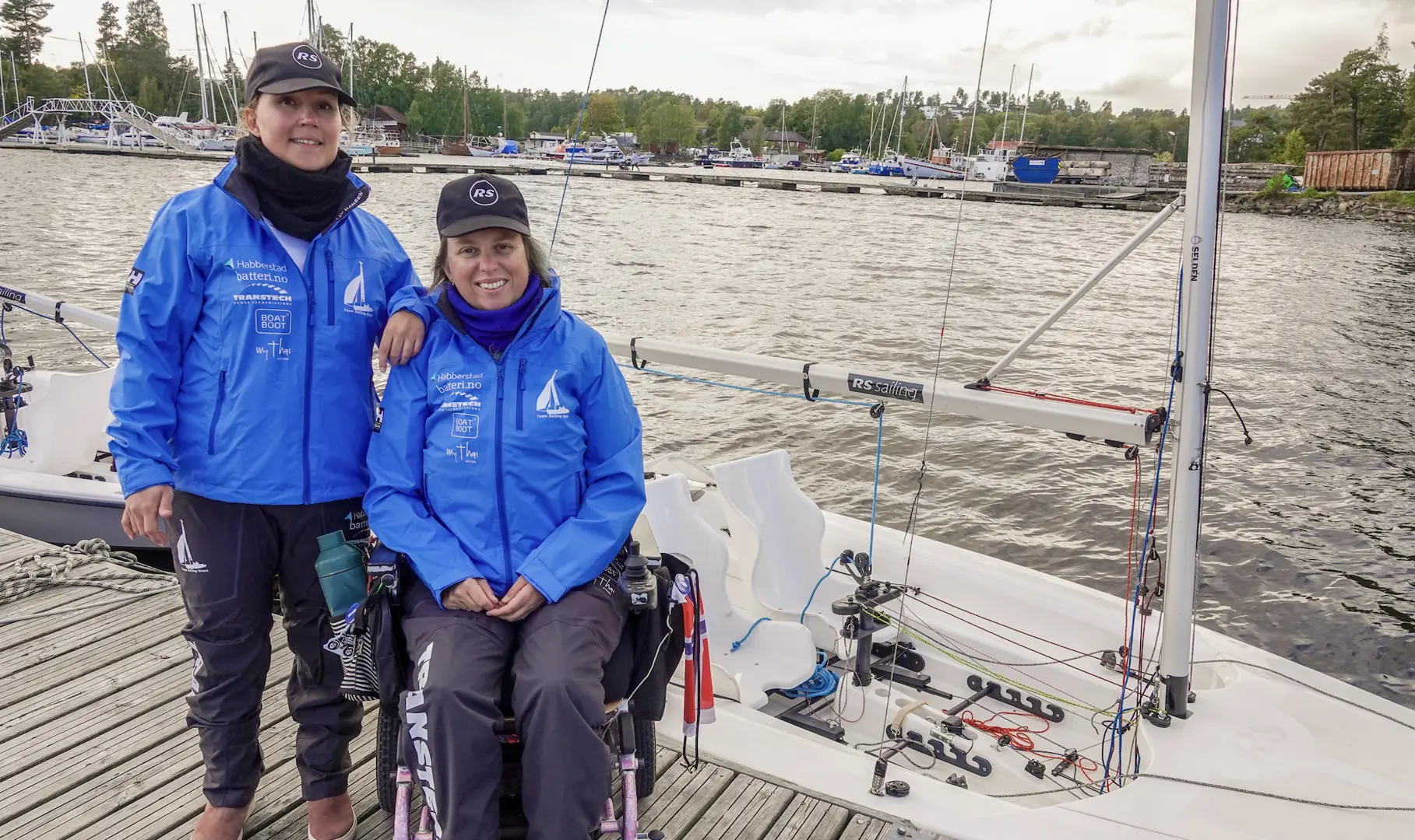 Henriette Regine Smith og Solfrid Kvinnesland skal snart ut i båten for å trene. (Foto: Christian Ruscetta)