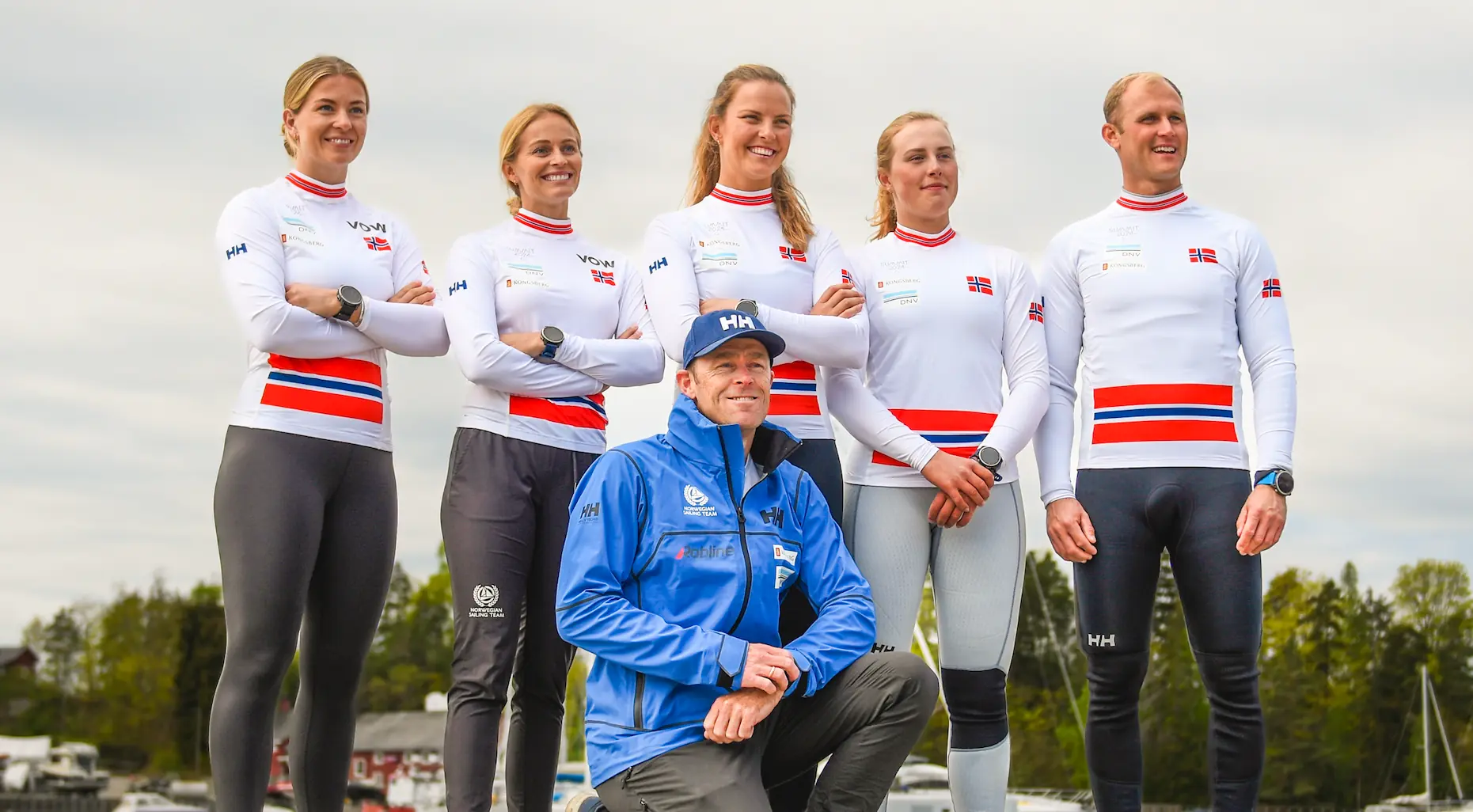 Fra venstre: Marie Rønningen, Helene Næss, Line Flem Høst, Mina Mobekk og Hermann Tomasgaard. Sportssjef Eirik Verås Larsen sittende foran. (Foto: Morten Jensen, NSF)