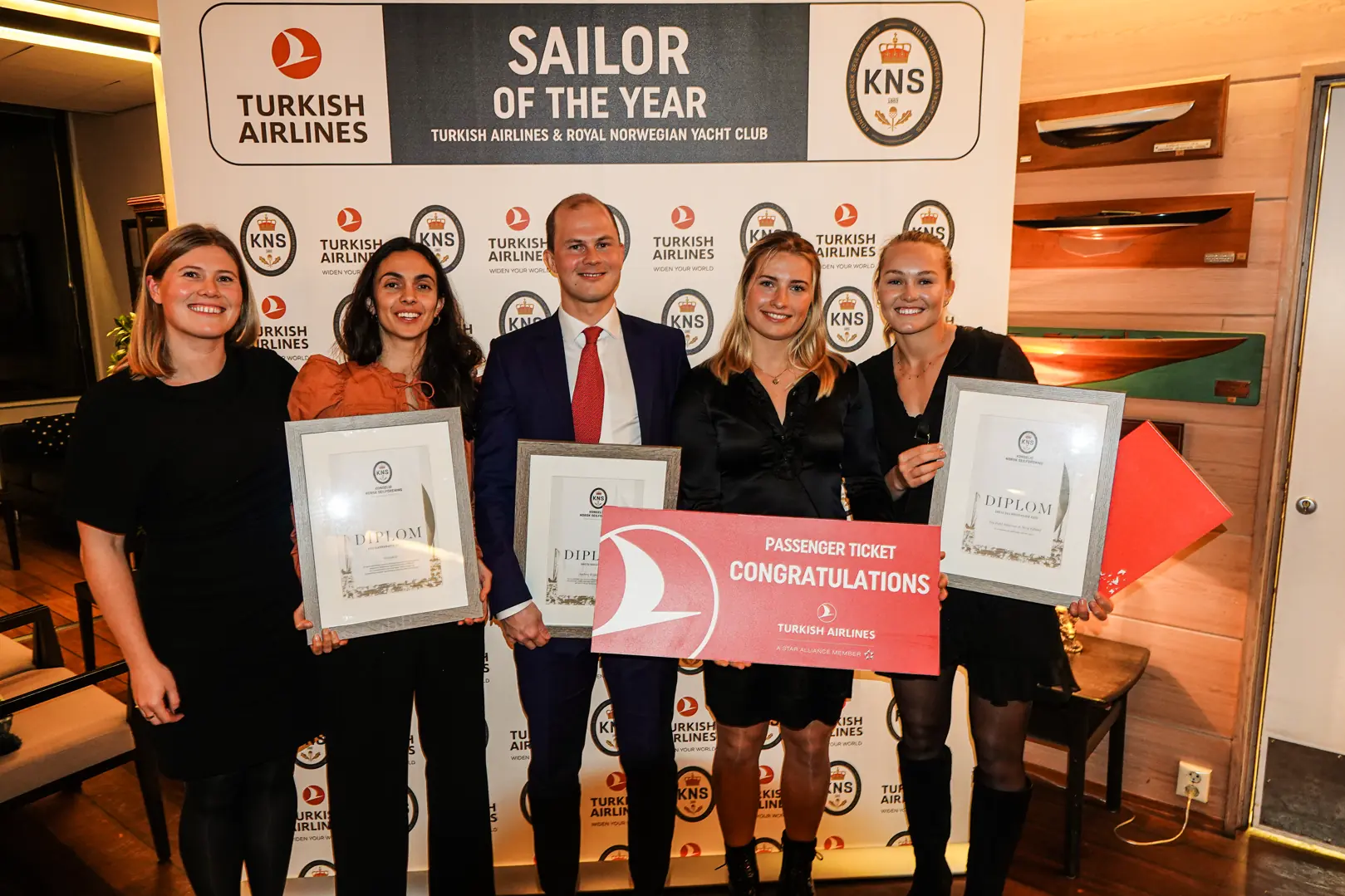 F.V: Mimi Dedichen, Ida Hellum, Anders Klippenberg, Nora Edland og Pia Dahl Andersen.