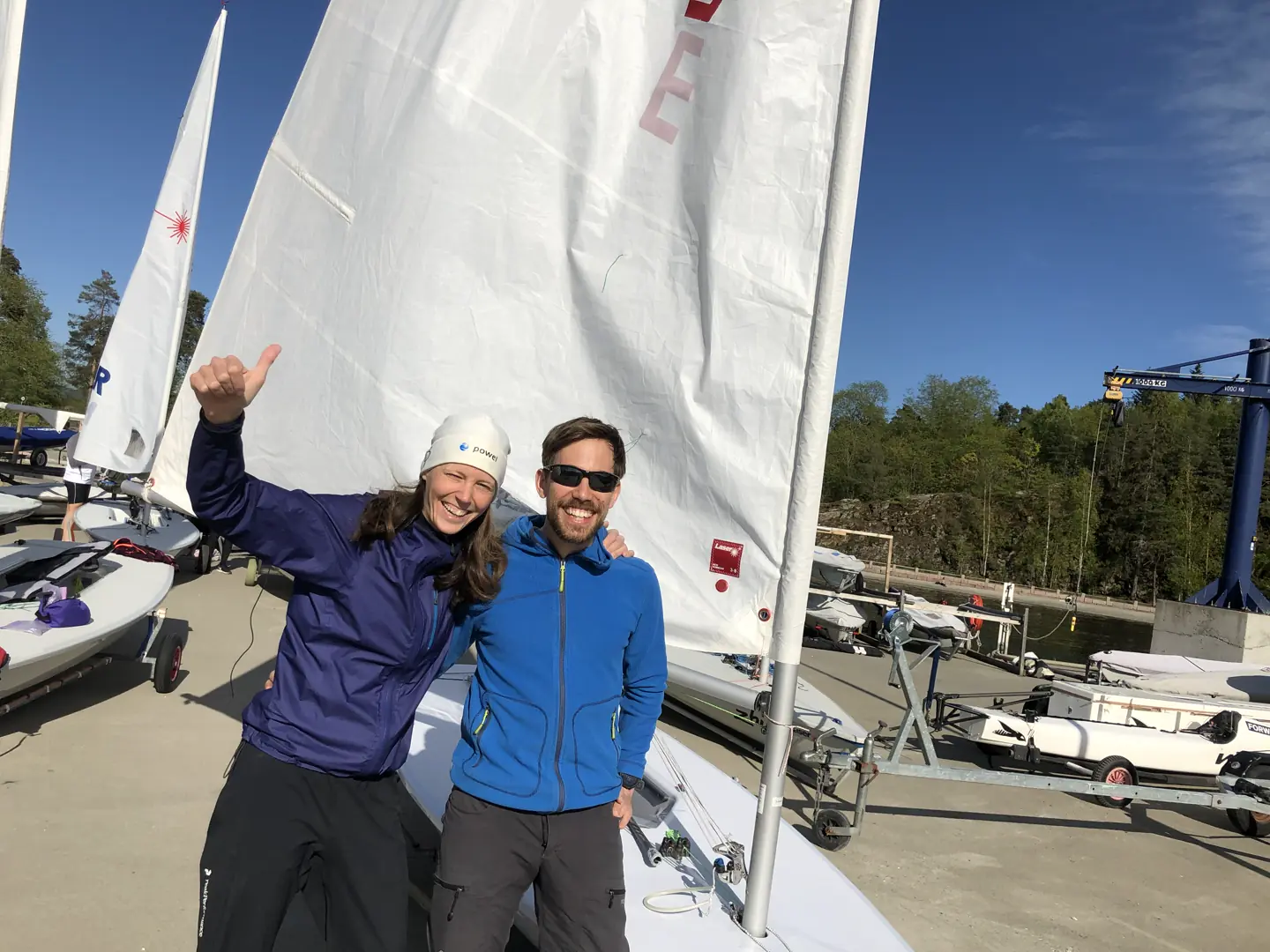 Samboerparet Marianne og Eivind er storfornøyde med å seile i Laser Master, og mener at miljøet er fantastisk her. (Foto: Christian Ruscetta)