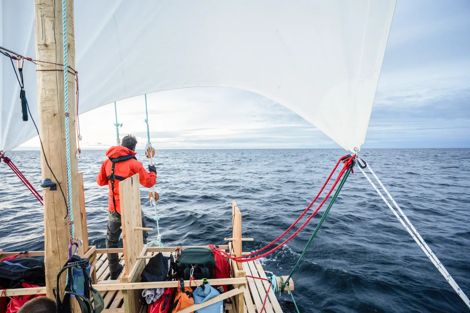 Under en treningsseilas med en annen flåte i en sveitsisk innsjø i vinter. (Foto: Florian Förster)