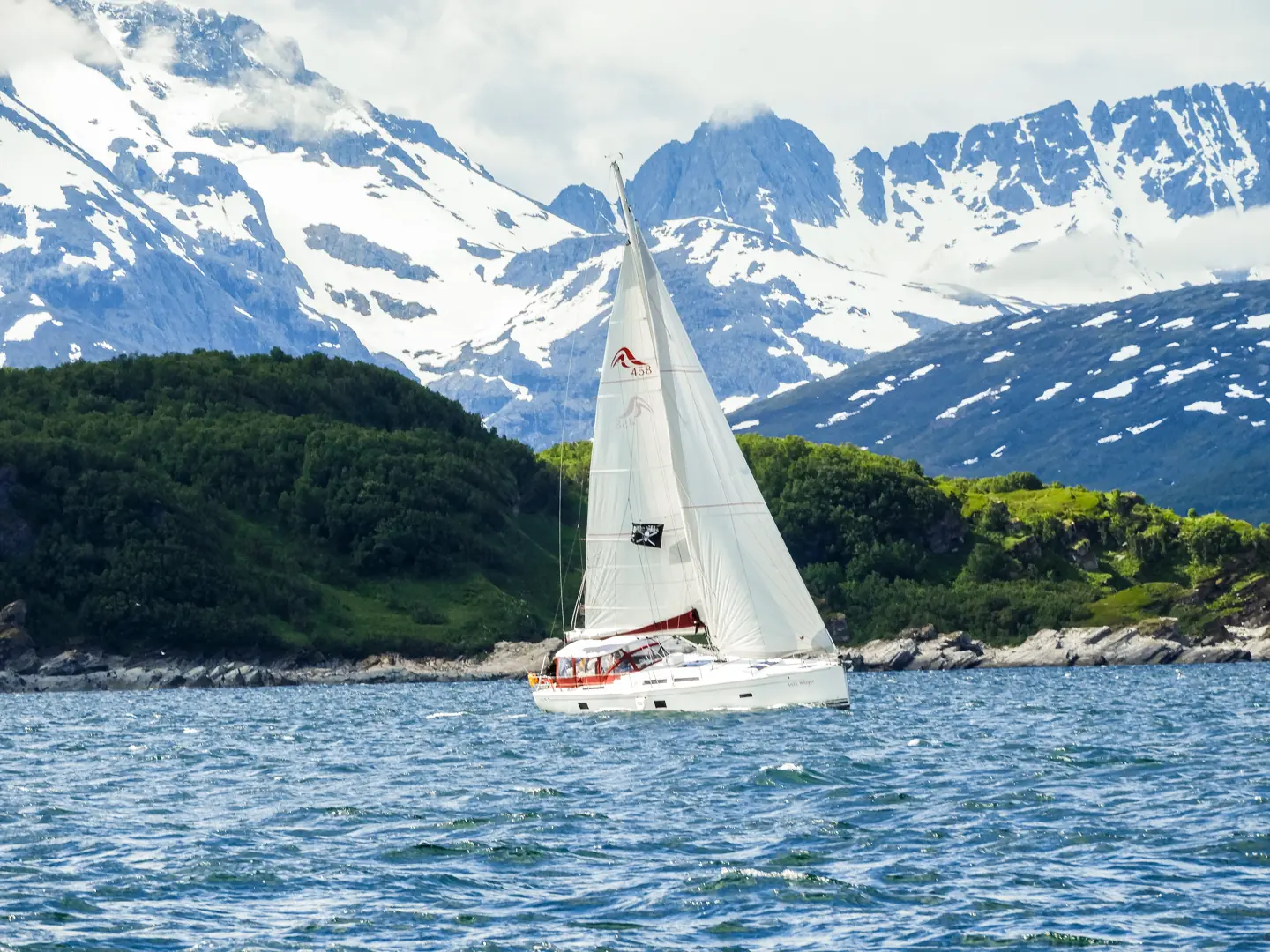 BRIS: Hanse 458 «Arctic Whisper» på fin kryss mellom Skjervøy og Kvænangen.