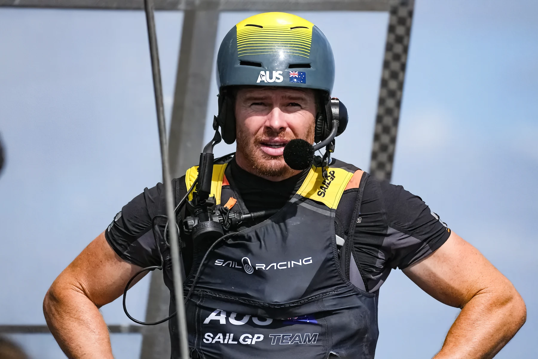 Eira Svedal Nilsson og de andre unge seilerne fikk gleden av å stille den australske skipperen Tom Slingsby spørsmål.  (Foto: Thomas Lovelock, SailGP)