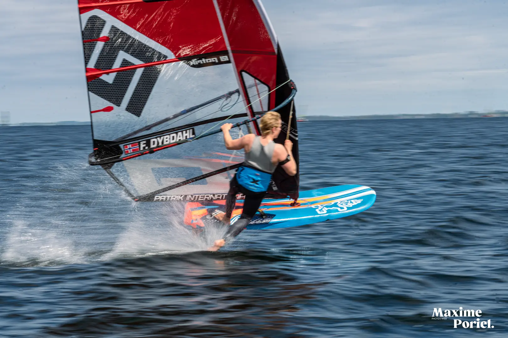 Felix i sitt ess på IQFoil-brettet. (Foto: Maxime Poriel)