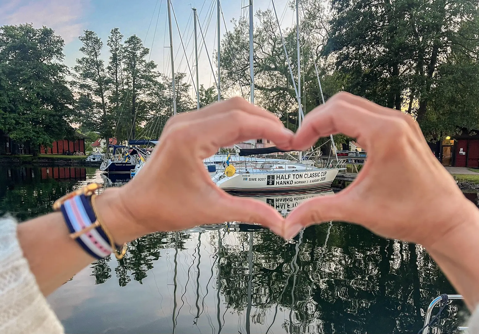 Motalas motorverksted, der de måtte løfte en bro med hjelp av et fall for å komme videre.