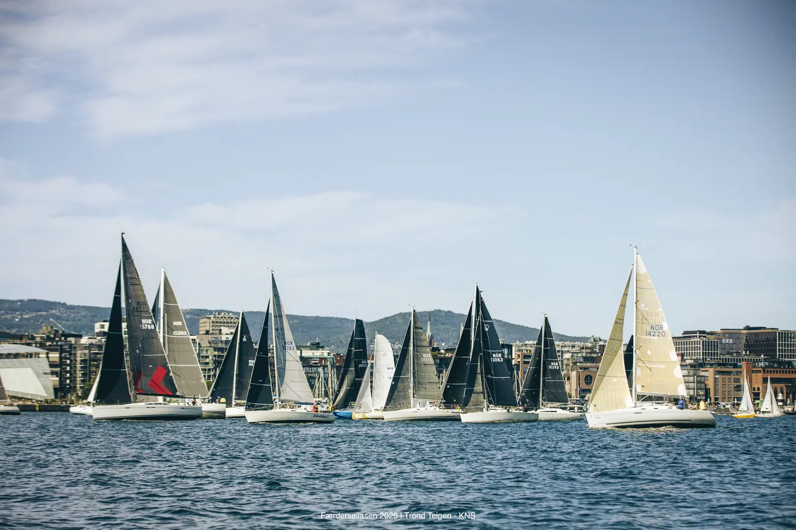 Storbåter ved Aker brygge, før start i Færderseilasen. (Foto: Trond Teigen)